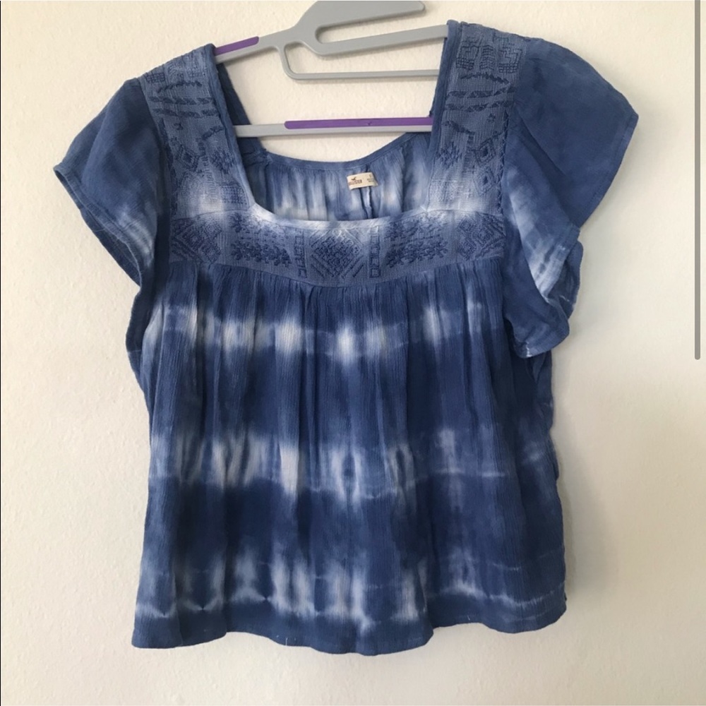 Hollister Blue and White Flowy Tie Dye Top